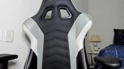 Snapshot of lannasantiago chatting on 02/12/25, 01:09 Lanna online show from 02/12/25, 01:09