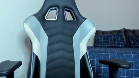 Snapshot of lannasantiago chatting on 02/18/25, 12:28 Lanna online show from 02/18/25, 12:28