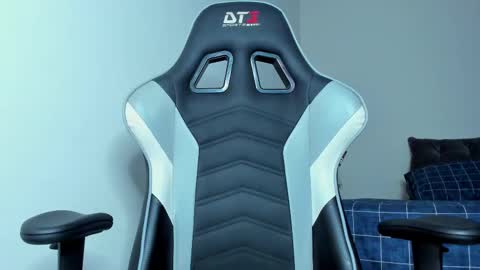 Snapshot of lannasantiago chatting on 02/25/25, 04:24 Lanna online show from 02/25/25, 04:24