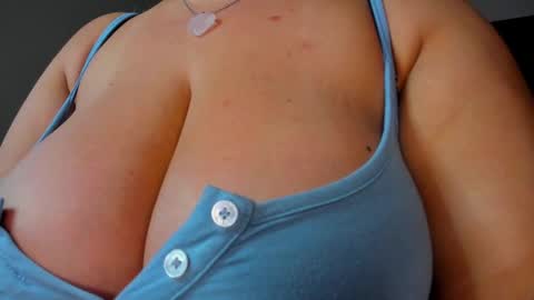 Snapshot of lannasantiago chatting on 10/30/25, 12:56 Lanna online show from 10/30/25, 12:56