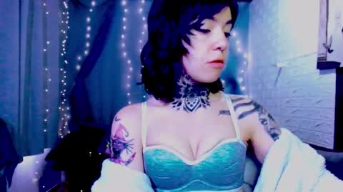 Snapshot of lannie_gonzales chatting on 03/19/26, 03:49 LANNIE online show from 03/19/26, 03:49