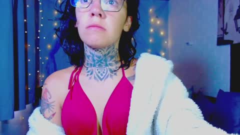 Snapshot of lannie_gonzales chatting on 04/09/26, 12:32 LANNIE online show from 04/09/26, 12:32