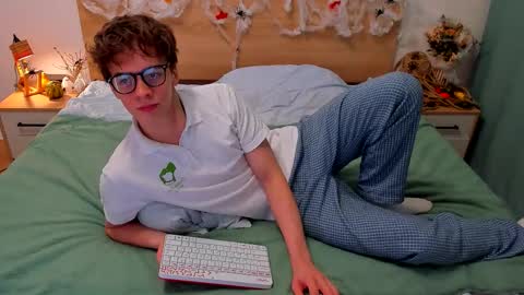 Fandi online show from 11/07/25, 06:02