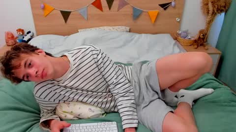 Snapshot of lanny_fandi chatting on 04/05/26, 09:39 Fandi online show from 04/05/26, 09:39