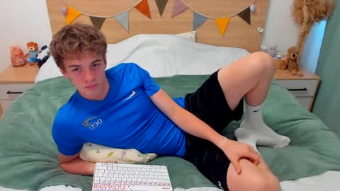 Snapshot of lanny_fandi chatting on 04/07/26, 12:27 Fandi online show from 04/07/26, 12:27