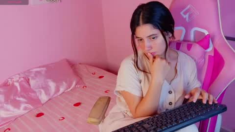 Snapshot of lara_aisha chatting on 04/15/26, 12:56 LARA online show from 04/15/26, 12:56