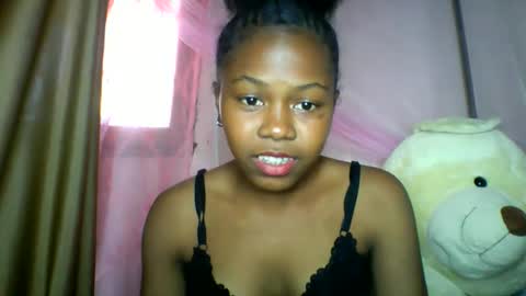 Snapshot of lara_belle chatting on 04/28/26, 10:20 lara_belle online show from 04/28/26, 10:20