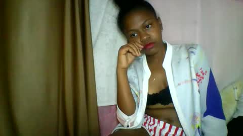 Snapshot of lara_belle chatting on 05/15/26, 11:34 lara_belle online show from 05/15/26, 11:34