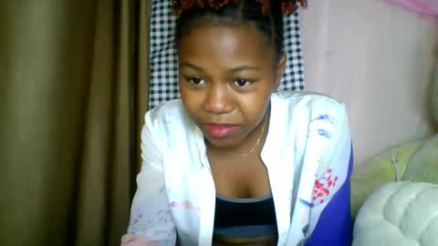 Snapshot of lara_belle chatting on 05/28/26, 04:32 lara_belle online show from 05/28/26, 04:32