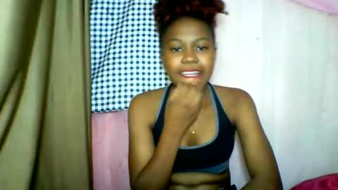 Snapshot of lara_belle chatting on 05/28/26, 04:48 lara_belle online show from 05/28/26, 04:48
