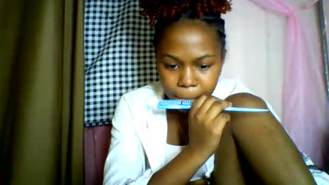 Snapshot of lara_belle chatting on 06/08/26, 01:28 lara_belle online show from 06/08/26, 01:28