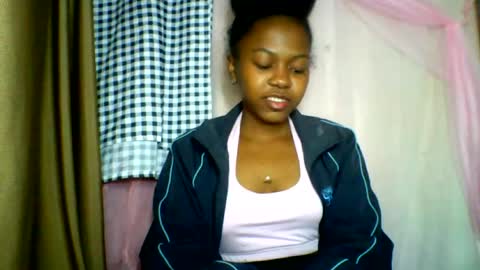 Snapshot of lara_belle chatting on 06/14/26, 05:59 lara_belle online show from 06/14/26, 05:59