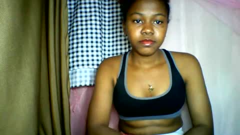 Snapshot of lara_belle chatting on 06/18/26, 09:47 lara_belle online show from 06/18/26, 09:47