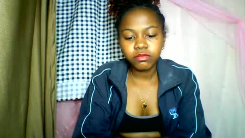 Snapshot of lara_belle chatting on 06/18/26, 10:36 lara_belle online show from 06/18/26, 10:36