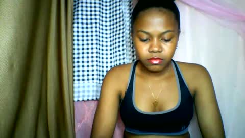 Snapshot of lara_belle chatting on 06/19/26, 10:41 lara_belle online show from 06/19/26, 10:41