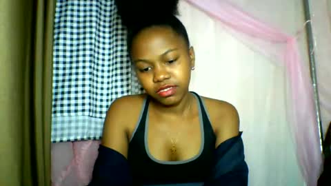 Snapshot of lara_belle chatting on 06/20/26, 12:03 lara_belle online show from 06/20/26, 12:03