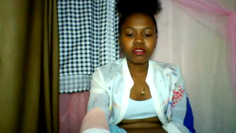 Snapshot of lara_belle chatting on 06/21/26, 01:13 lara_belle online show from 06/21/26, 01:13