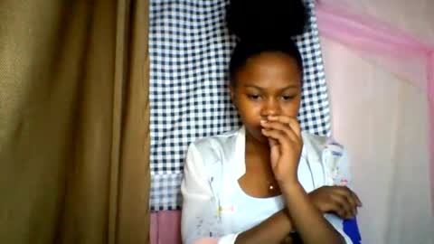 Snapshot of lara_belle chatting on 06/22/26, 03:25 lara_belle online show from 06/22/26, 03:25
