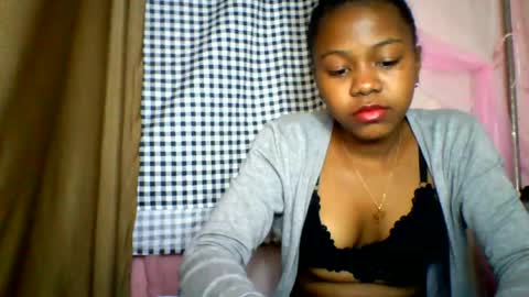 Snapshot of lara_belle chatting on 06/23/26, 05:33 lara_belle online show from 06/23/26, 05:33