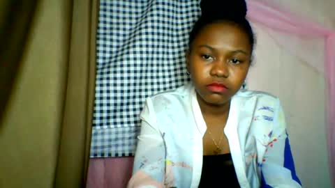 Snapshot of lara_belle chatting on 06/25/26, 05:17 lara_belle online show from 06/25/26, 05:17