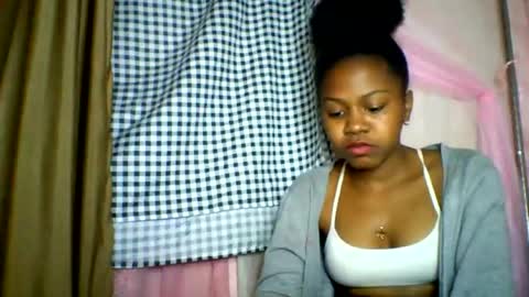 Snapshot of lara_belle chatting on 06/29/26, 10:15 lara_belle online show from 06/29/26, 10:15
