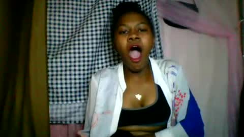 Snapshot of lara_belle chatting on 07/17/26, 12:50 lara_belle online show from 07/17/26, 12:50