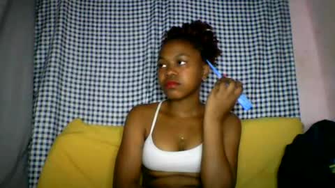 Snapshot of lara_belle chatting on 07/25/26, 12:25 lara_belle online show from 07/25/26, 12:25