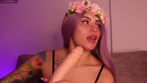 Snapshot of lara_bombshelll chatting on 10/30/25, 11:49 Lara online show from 10/30/25, 11:49