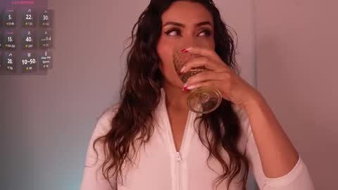 Snapshot of lara_bombshelll chatting on 12/19/25, 10:17 Lara online show from 12/19/25, 10:17