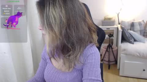 Snapshot of lara_c_rau chatting on 12/18/25, 05:52 Lara online show from 12/18/25, 05:52