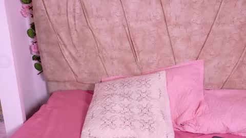 Snapshot of lara_gil_ chatting on 12/05/25, 08:27 Lara Gill online show from 12/05/25, 08:27