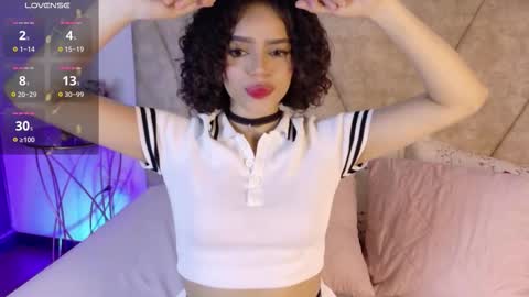 Snapshot of lara_gil_ chatting on 12/20/25, 08:05 Lara Gill online show from 12/20/25, 08:05