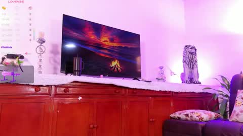 Snapshot of lara_giraldo chatting on 05/28/26, 12:41 Hello Guys I am Lara Giraldo WELCOME To my room online show from 05/28/26, 12:41