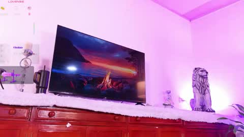 Snapshot of lara_giraldo chatting on 05/30/26, 12:19 Hello Guys I am Lara Giraldo WELCOME To my room online show from 05/30/26, 12:19