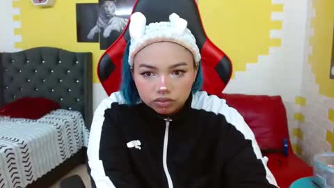 Snapshot of lara_jean23 chatting on 10/22/25, 02:50 Lara online show from 10/22/25, 02:50