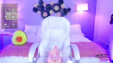 Snapshot of lara_jeean chatting on 02/13/25, 11:15 Lara online show from 02/13/25, 11:15