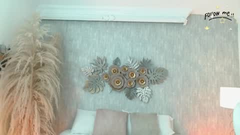 Lara online show from 04/15/26, 07:58