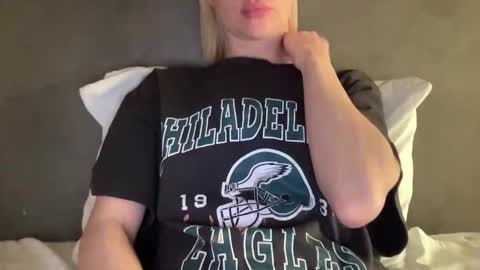 Lara Neon online show from 02/24/25, 06:04