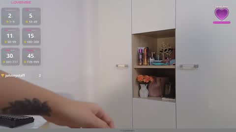 Snapshot of lara_sins chatting on 02/05/25, 10:55 Lara Sins online show from 02/05/25, 10:55