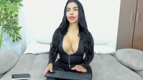 Snapshot of lara_sins1 chatting on 04/17/26, 03:04 LARA SINS online show from 04/17/26, 03:04