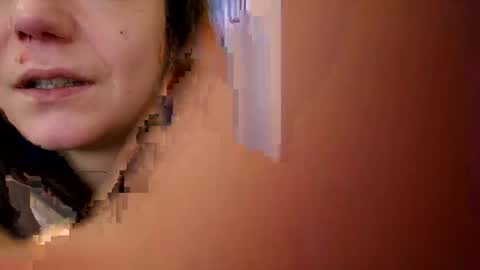 Snapshot of laraa333 chatting on 02/12/25, 09:20 Little online show from 02/12/25, 09:20