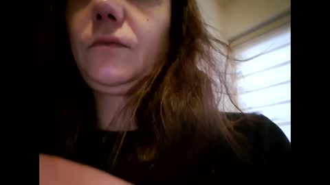 Snapshot of laraa333 chatting on 02/25/25, 06:36 Little online show from 02/25/25, 06:36
