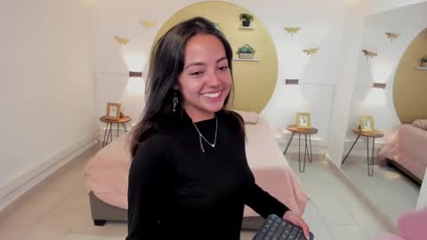 Snapshot of laraa_rous chatting on 10/14/25, 08:20 lara online show from 10/14/25, 08:20