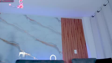 Snapshot of larabaker chatting on 01/08/25, 11:41 Lara online show from 01/08/25, 11:41