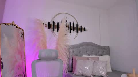 Snapshot of larabaker chatting on 02/11/25, 10:59 Lara online show from 02/11/25, 10:59