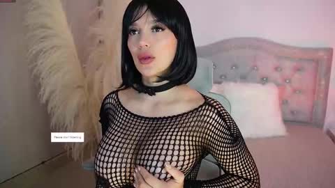 Snapshot of larabaker chatting on 09/16/25, 11:44 Lara online show from 09/16/25, 11:44