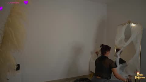 Snapshot of larabaker chatting on 10/11/25, 02:33 Lara online show from 10/11/25, 02:33