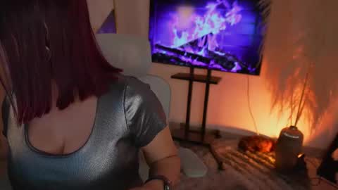 Snapshot of larabaker chatting on 11/09/25, 04:33 Lara online show from 11/09/25, 04:33