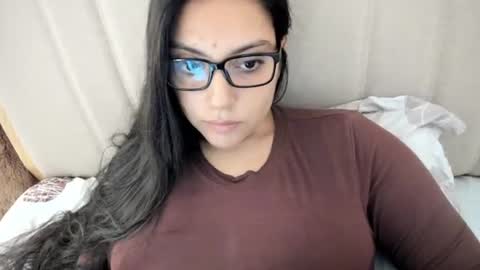 lara online show from 11/08/25, 07:34