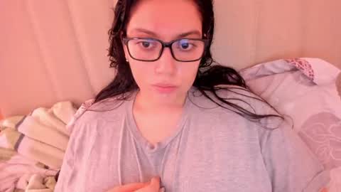 Snapshot of laracamille chatting on 04/19/26, 06:43 lara online show from 04/19/26, 06:43